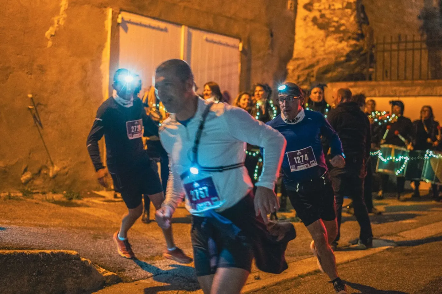 Coureurs entre les tambours