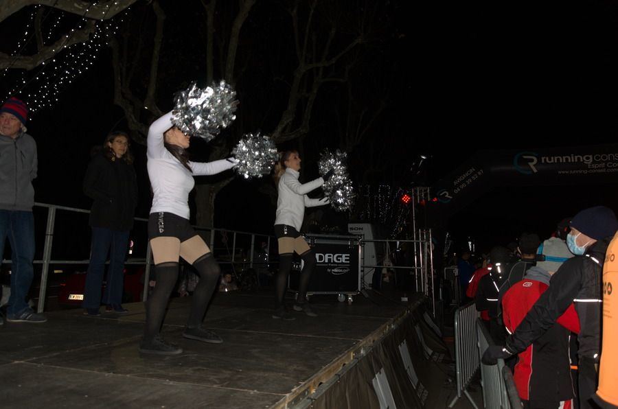 Pom-pom girls sur la scène