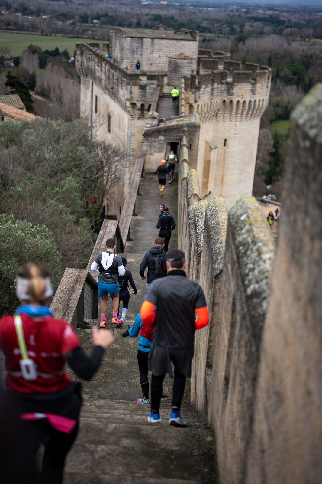 Descente des murs de pierre, vue plongeante