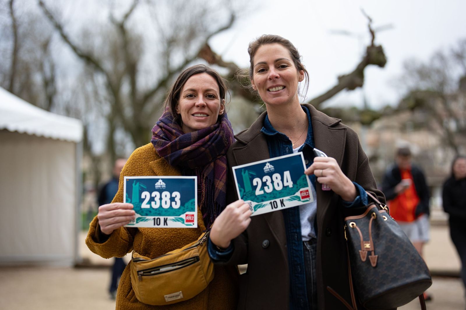 Duo souriant avant le départ