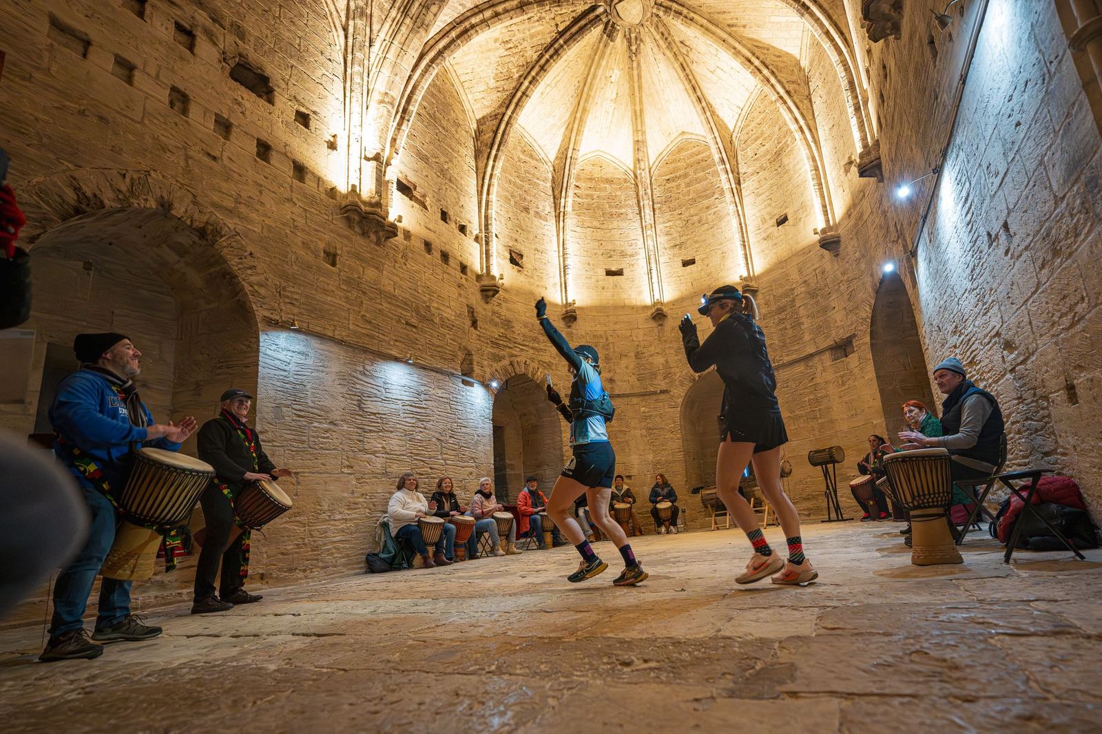 Danse et djembés sous les voûtes