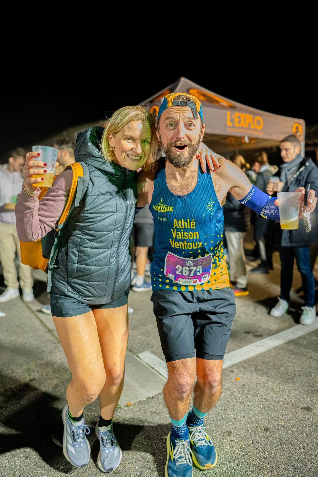Couple radieux après l'effort