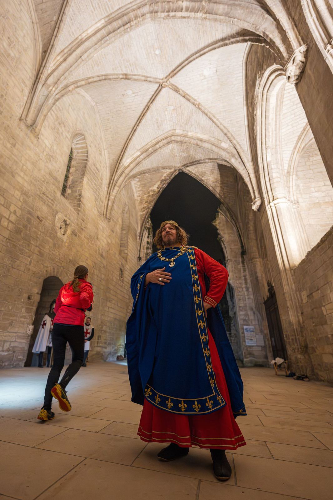Personnage royal sous les voûtes