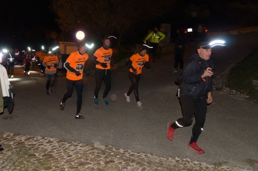 Peloton en orange sur les pavés